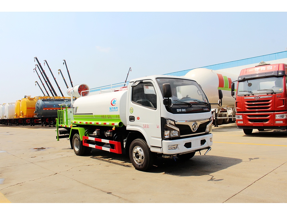 东风小多利卡抑尘洒水车(国六5立方/30-40米雾炮)
